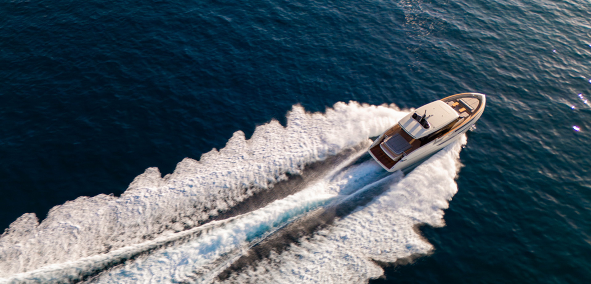 Invictus Yacht - ST550
